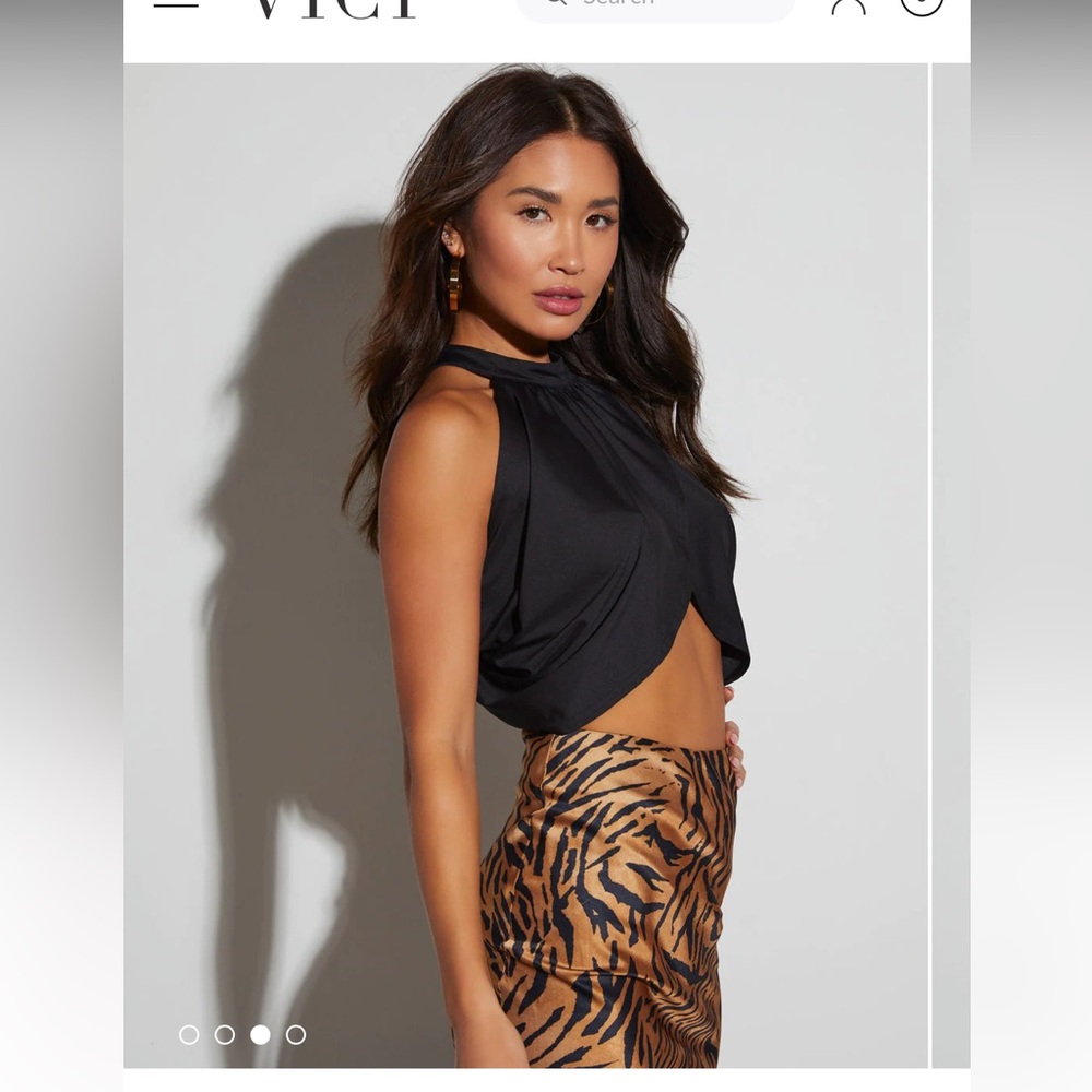 Vici Pluma Haltwr Wrap Crop Top! Black size XS